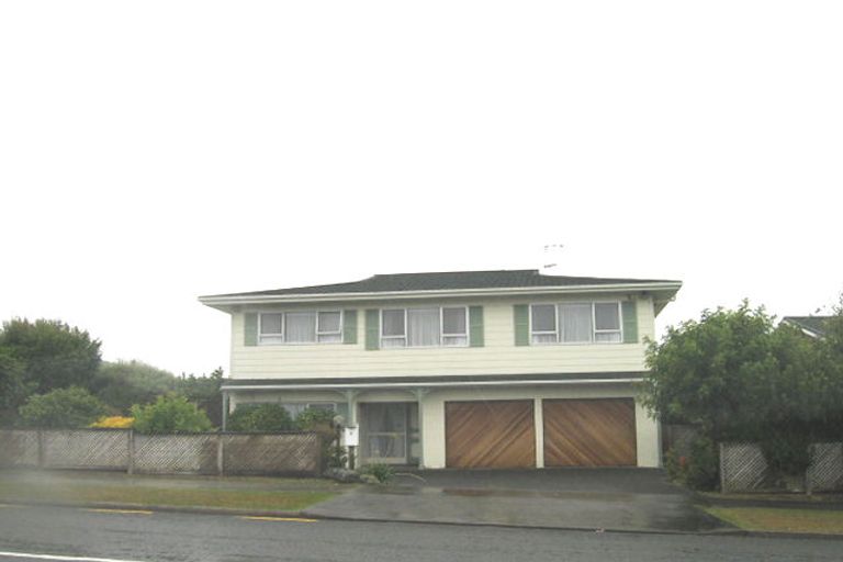 Photo of property in 4 Chelsea View Drive, Chatswood, Auckland, 0626