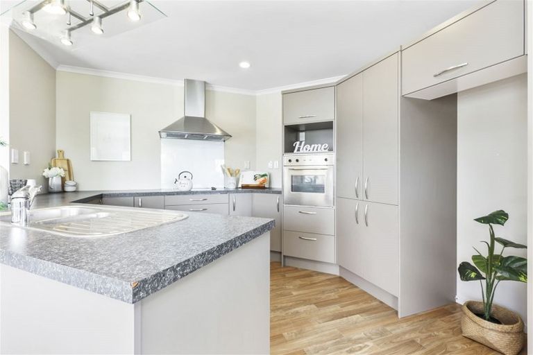 Photo of property in 15 Farleigh Close, Huntington, Hamilton, 3210