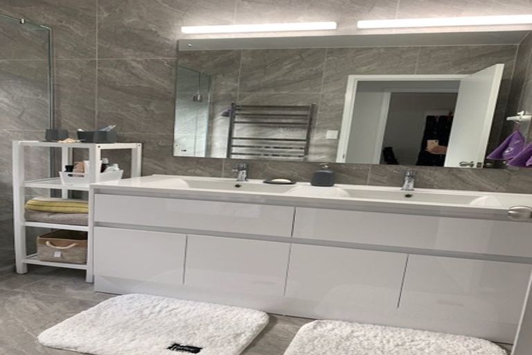 Photo of property in 2/47 Channel View Road, Campbells Bay, Auckland, 0630