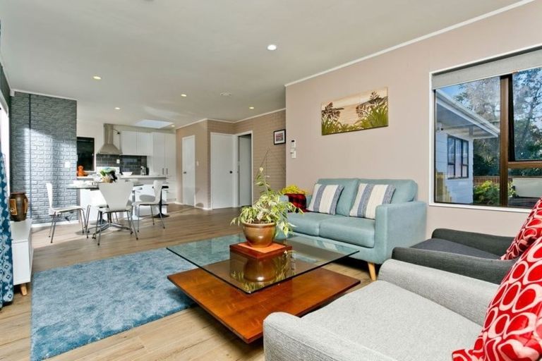 Photo of property in 2/59a Target Road, Totara Vale, Auckland, 0629