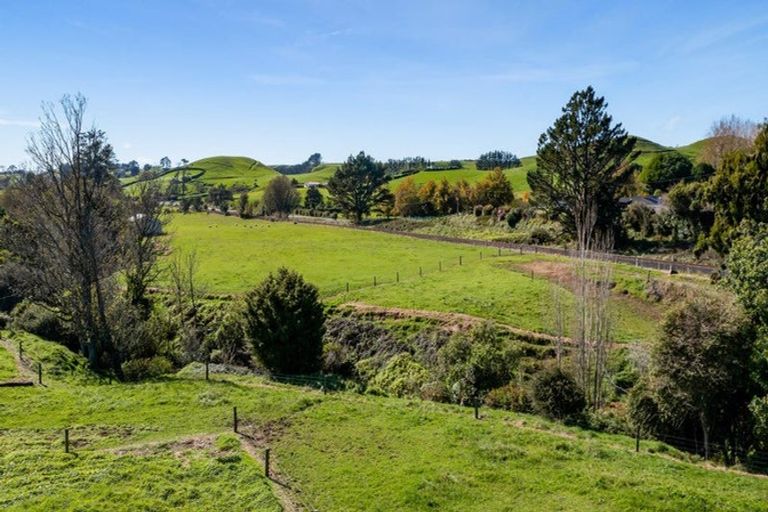 Photo of property in 1284 Mountain Road, Inglewood, 4389