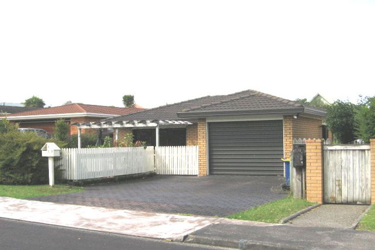 Photo of property in 2/19 Sailfish Drive, West Harbour, Auckland, 0618