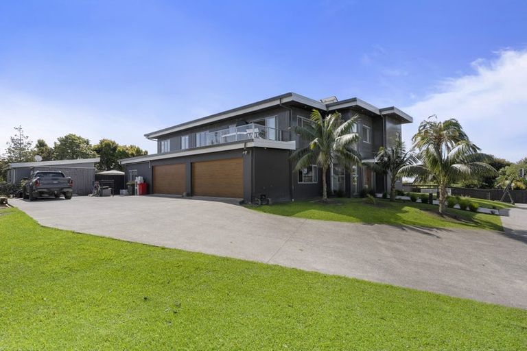 Photo of property in 201 Whangaparaoa Road, Red Beach, 0932