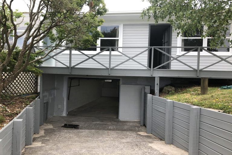Photo of property in 2/9 College Road, Northcote, Auckland, 0627