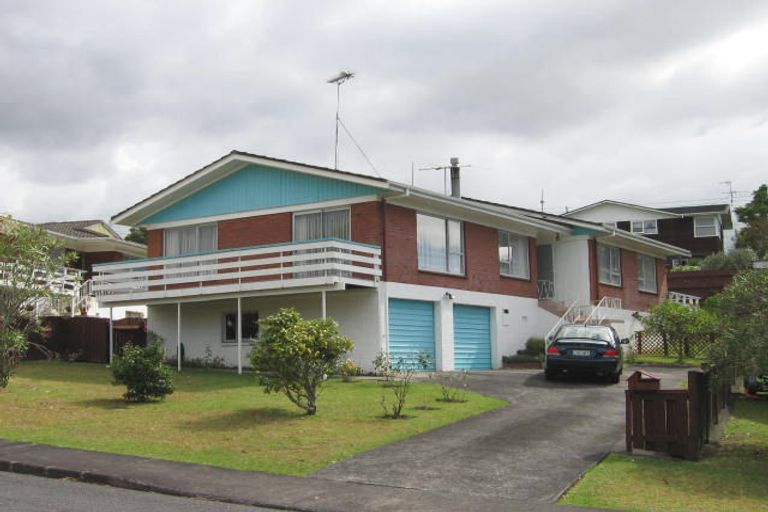 Photo of property in 8 Rosewarne Crescent, Glendene, Auckland, 0602
