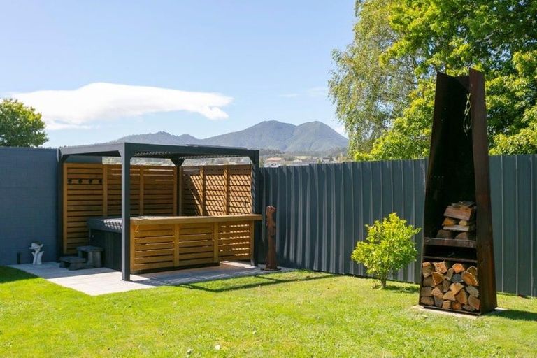Photo of property in 76 Richmond Avenue, Richmond Heights, Taupo, 3330