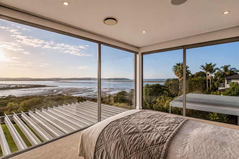Photo of property in 28 Mansion Court, West Harbour, Auckland, 0618
