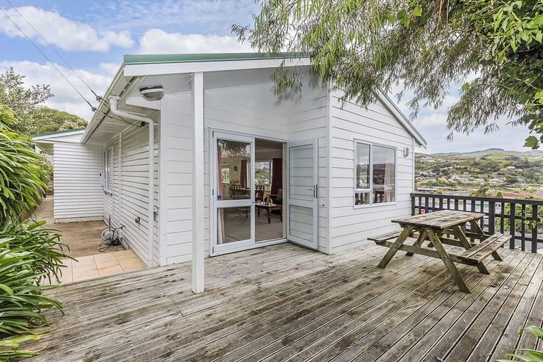 Photo of property in 9 Hampton Hill Road, Tawa, Wellington, 5028