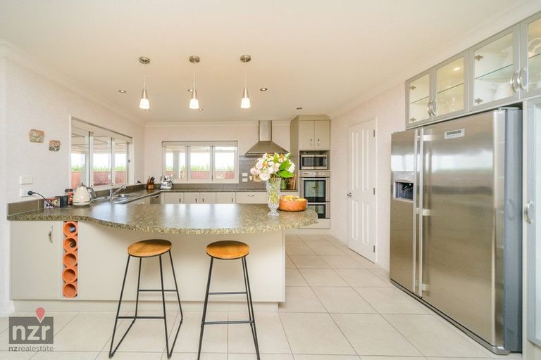 Photo of property in 3 Ron Place, Fitzherbert, Palmerston North, 4410