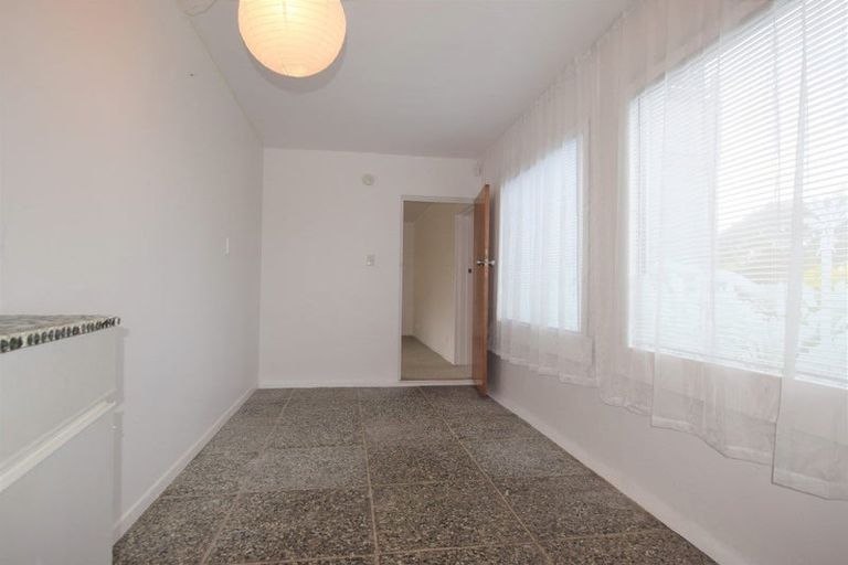 Photo of property in 19a Cleve Road, Green Bay, Auckland, 0604