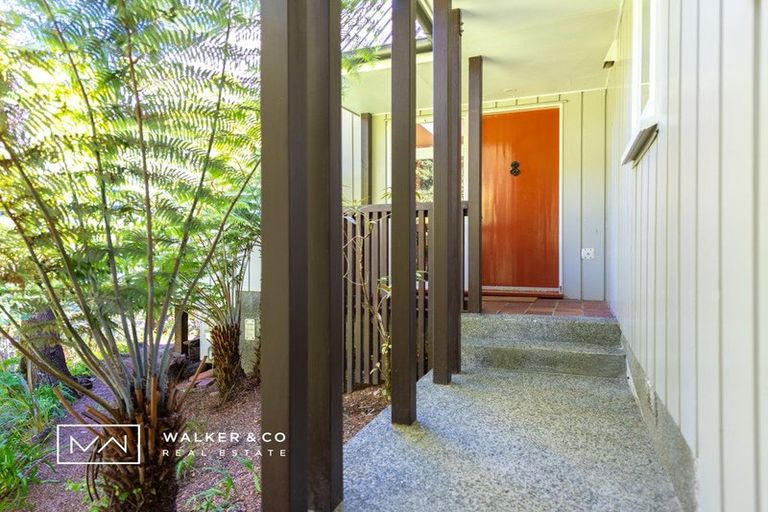 Photo of property in 10 Tiniroa Grove, Silverstream, Upper Hutt, 5019