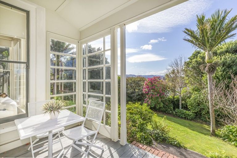 Photo of property in 10 Wesley Road, Kelburn, Wellington, 6012
