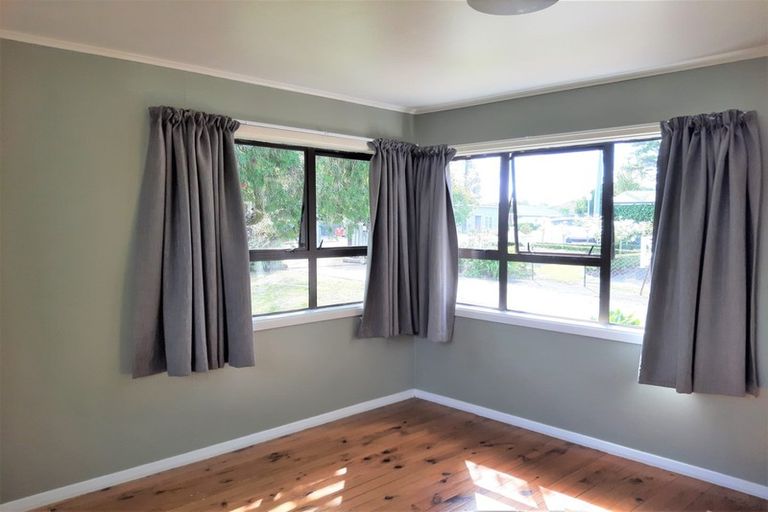 Photo of property in 41 Awaroa Road, Sunnyvale, Auckland, 0612