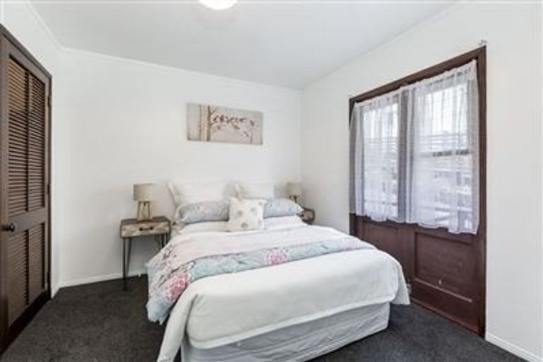 Photo of property in 1/18b Verbena Road, Birkdale, Auckland, 0626
