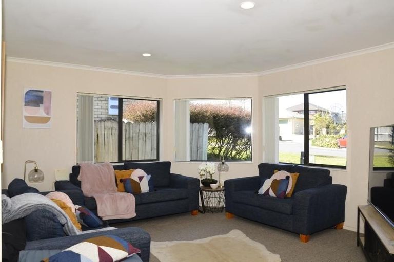 Photo of property in 34 Glen Bay Close, Pinehill, Auckland, 0632