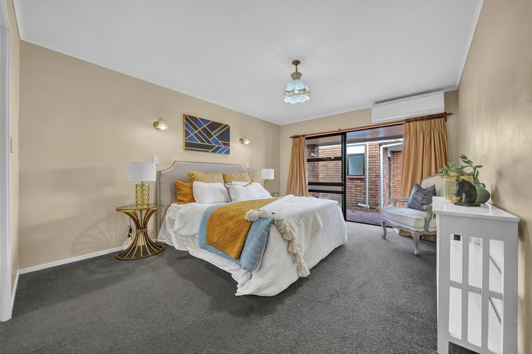 Photo of property in 16 Westholm Way, Pahurehure, Papakura, 2113