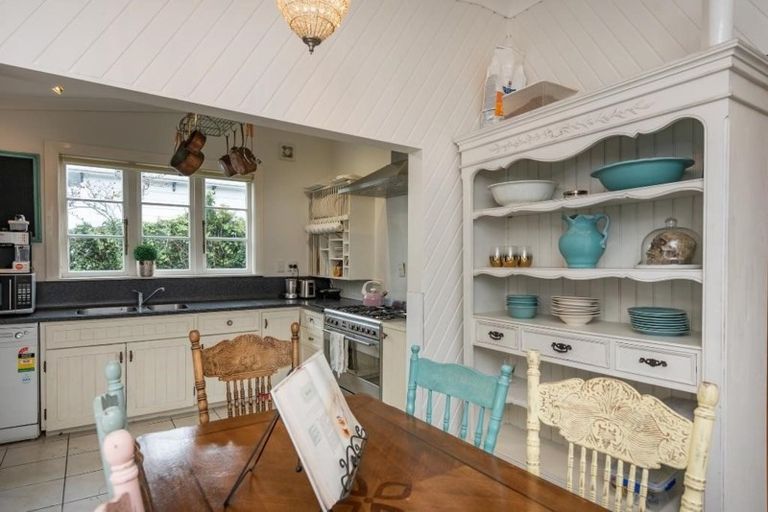 Photo of property in 28 Whites Line West, Woburn, Lower Hutt, 5010