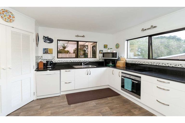 Photo of property in 87 Doves Bay Road, Kerikeri, 0294