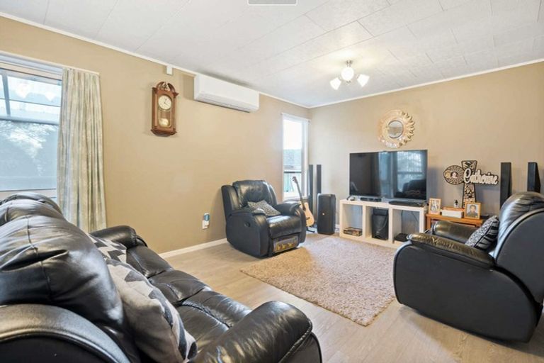 Photo of property in 35 Kindergarten Drive, Conifer Grove, Takanini, 2112