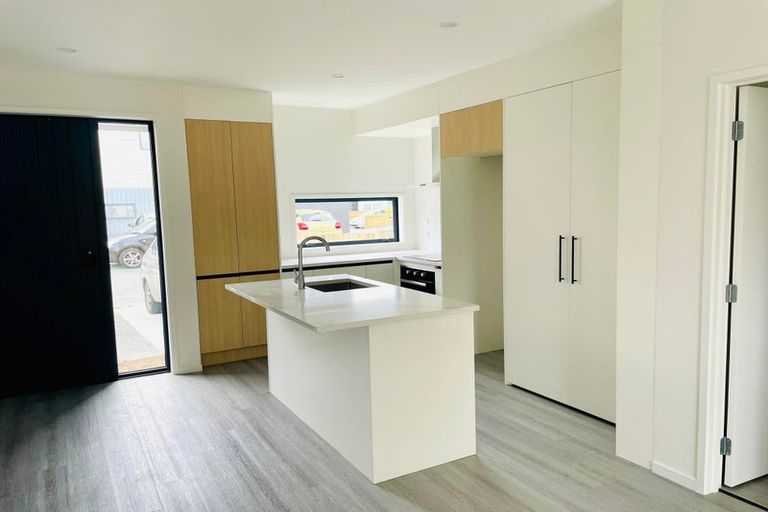 Photo of property in 26 Clay Works Lane, New Lynn, 0600