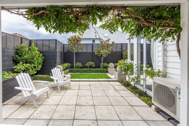 Photo of property in 2/34 Aikmans Road, Merivale, Christchurch, 8014