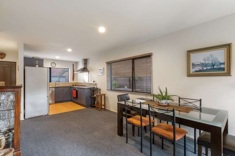 Photo of property in 8/37 Fields Parade, Oteha, Auckland, 0632