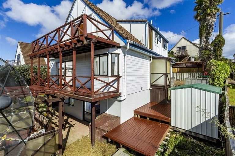 Photo of property in 5/11 Hall Road, Glenfield, Auckland, 0629
