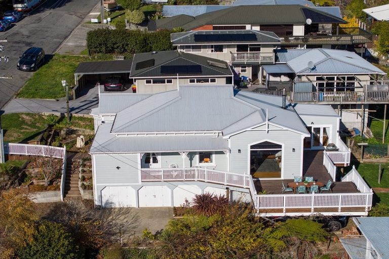 Photo of property in 5 Taranaki Street, Picton, 7220