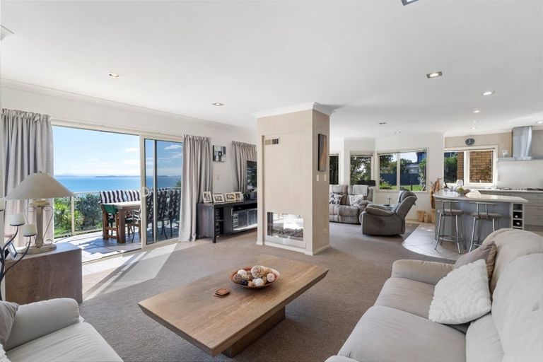 Photo of property in 1442 Whangaparaoa Road, Army Bay, Whangaparaoa, 0930