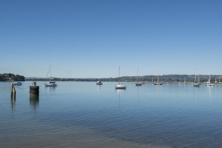 Photo of property in 94a Harbour View Road, Omokoroa, 3114