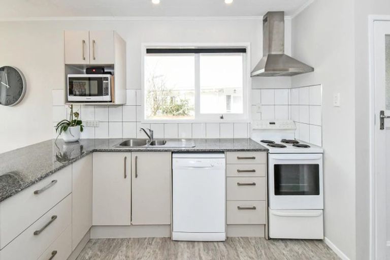 Photo of property in 31 Gossamer Drive, Pakuranga Heights, Auckland, 2010