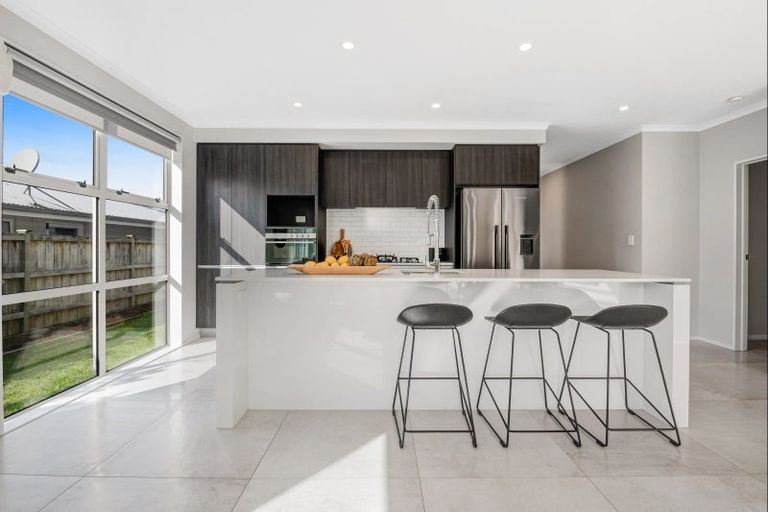 Photo of property in 26 Kukuwai Avenue, Red Beach, 0932