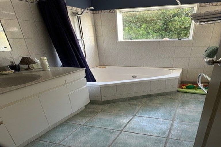 Photo of property in 1a Tui Crescent, Waikanae, 5036