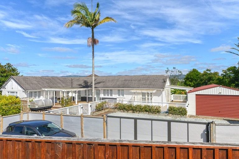 Photo of property in 52 Don Buck Road, Massey, Auckland, 0614