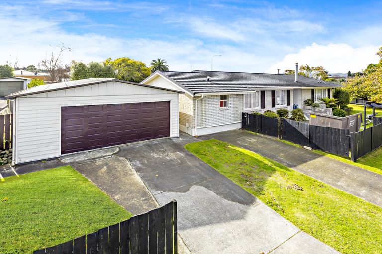 Photo of property in 1 Sunnypark Avenue, Rosehill, Papakura, 2113