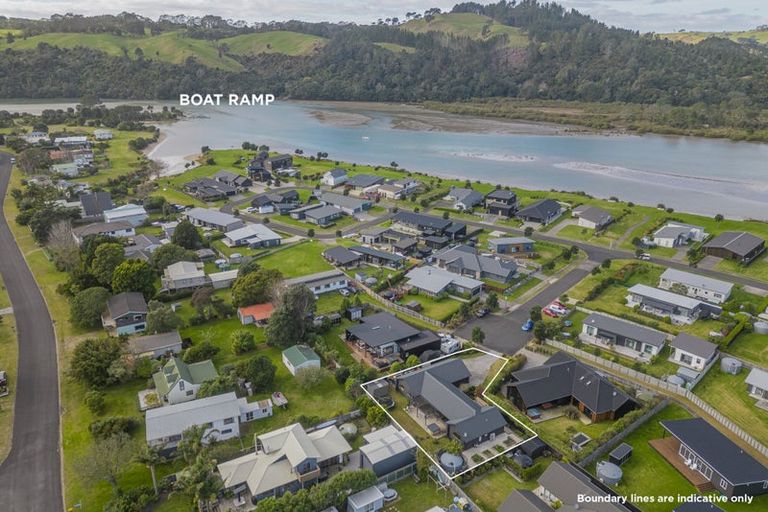 Photo of property in 11 Voyager Place, Cooks Beach, Whitianga, 3591