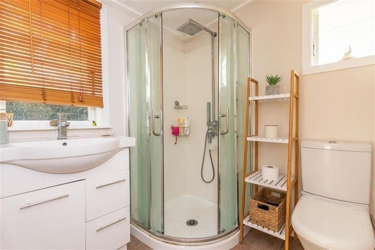 Photo of property in 8 Dorothy Road, Laingholm, Auckland, 0604