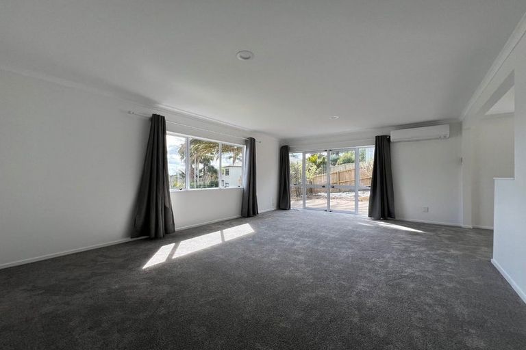 Photo of property in 8 Thornbill Rise, Unsworth Heights, Auckland, 0632