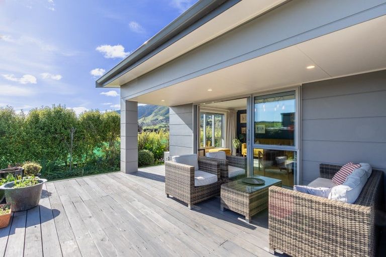 Photo of property in 7 Tapuhikura Street, Waikanae, 5036