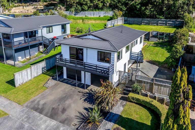 Photo of property in 58 Albatross Close, Whitby, Porirua, 5024