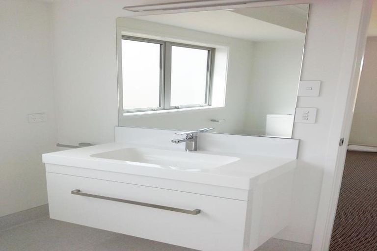 Photo of property in 6 Howe Place, Upper Vogeltown, New Plymouth, 4310