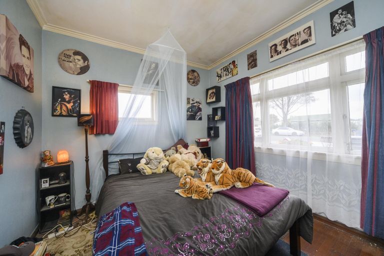 Photo of property in 11 Botanical Road, Takaro, Palmerston North, 4412