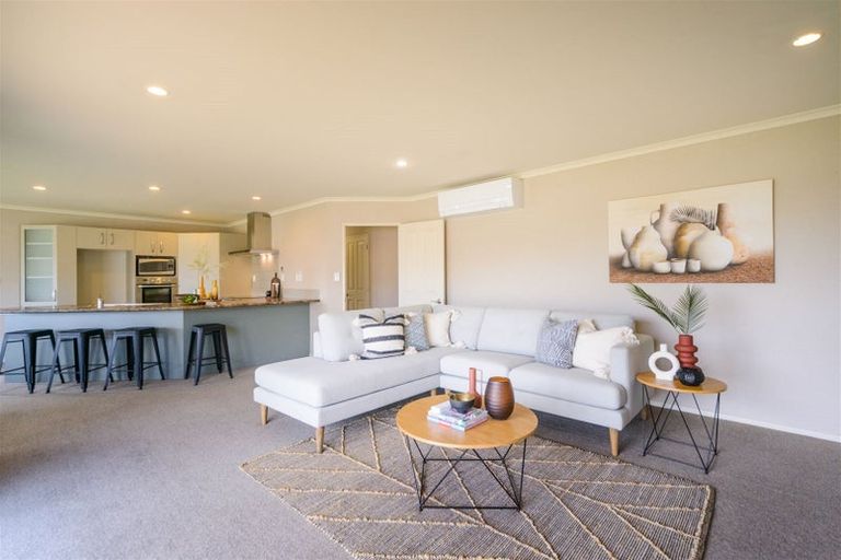 Photo of property in 2 Varsity Heights, Fitzherbert, Palmerston North, 4410