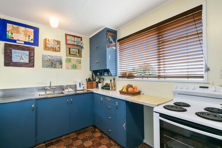 Photo of property in 31 Beaumaris Crescent, Ascot Park, Porirua, 5024
