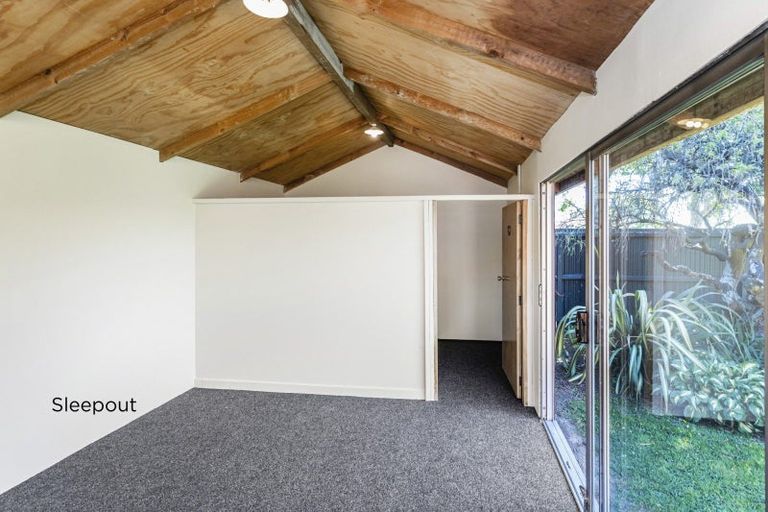 Photo of property in 15 Valerie Place, Redwood, Christchurch, 8051