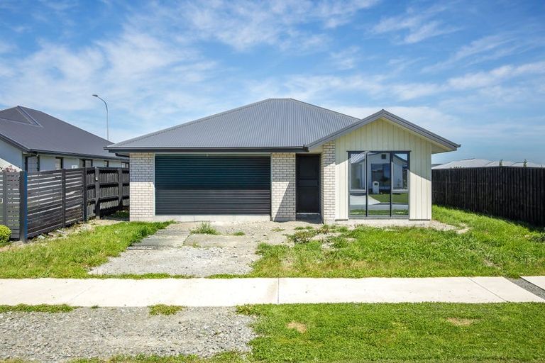 Photo of property in 17 Hanmer Crescent, Rangiora, 7400