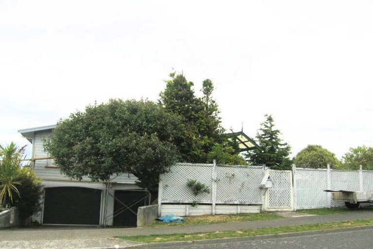 Photo of property in 25 Aniseed Grove, Timberlea, Upper Hutt, 5018