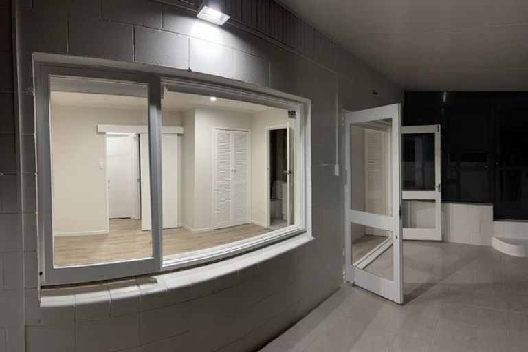 Photo of property in 4 Chatswood Grove, Chatswood, Auckland, 0626