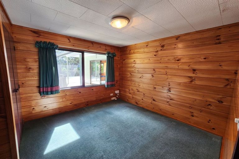 Photo of property in 126 Laingholm Drive, Laingholm, Auckland, 0604