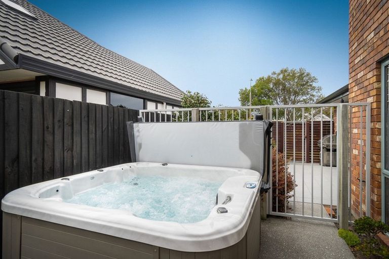 Photo of property in 24 Broadhaven Avenue, Parklands, Christchurch, 8083